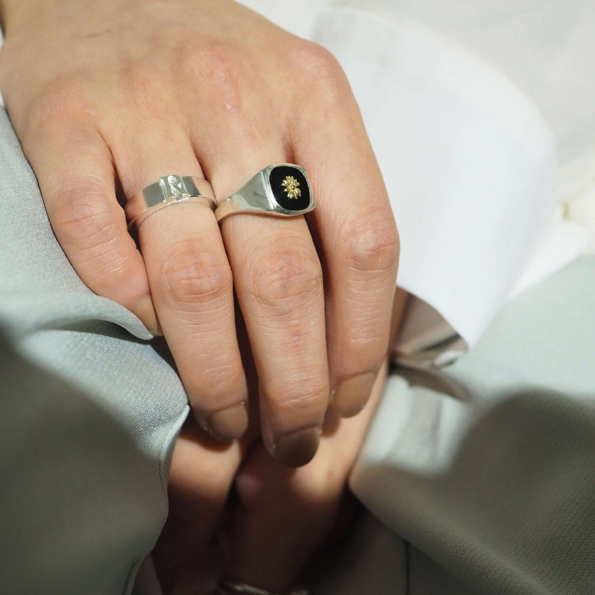 initial plain ring