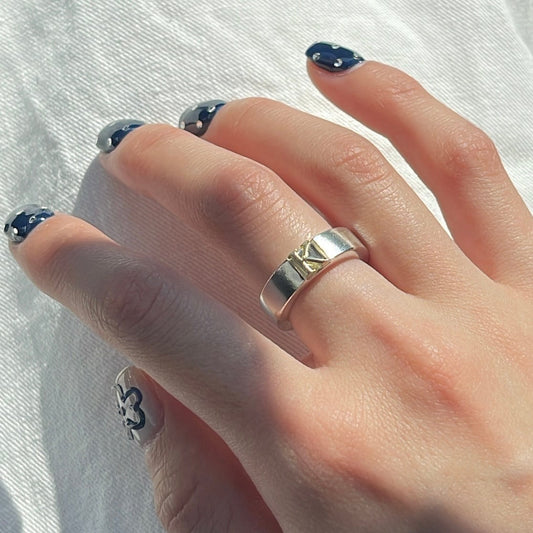 initial plain ring