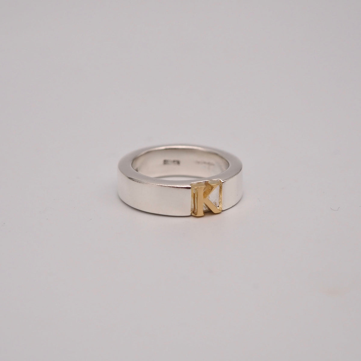 initial plain ring