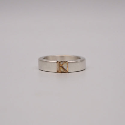 initial plain ring