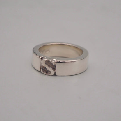 initial plain ring