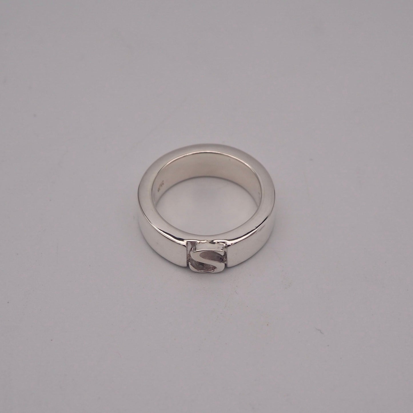 initial plain ring
