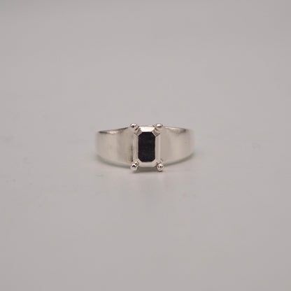 memeraldring Silver color
