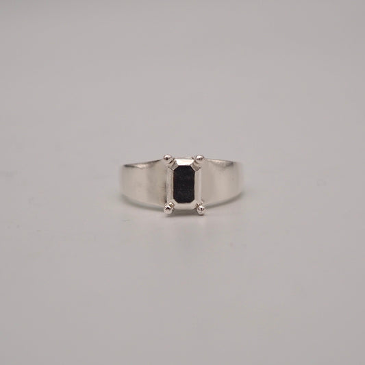 memeraldring Silver color