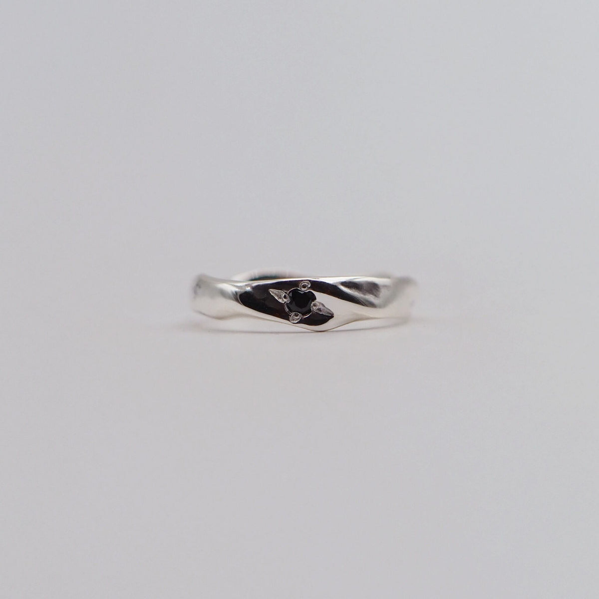 SDG ring Onyx